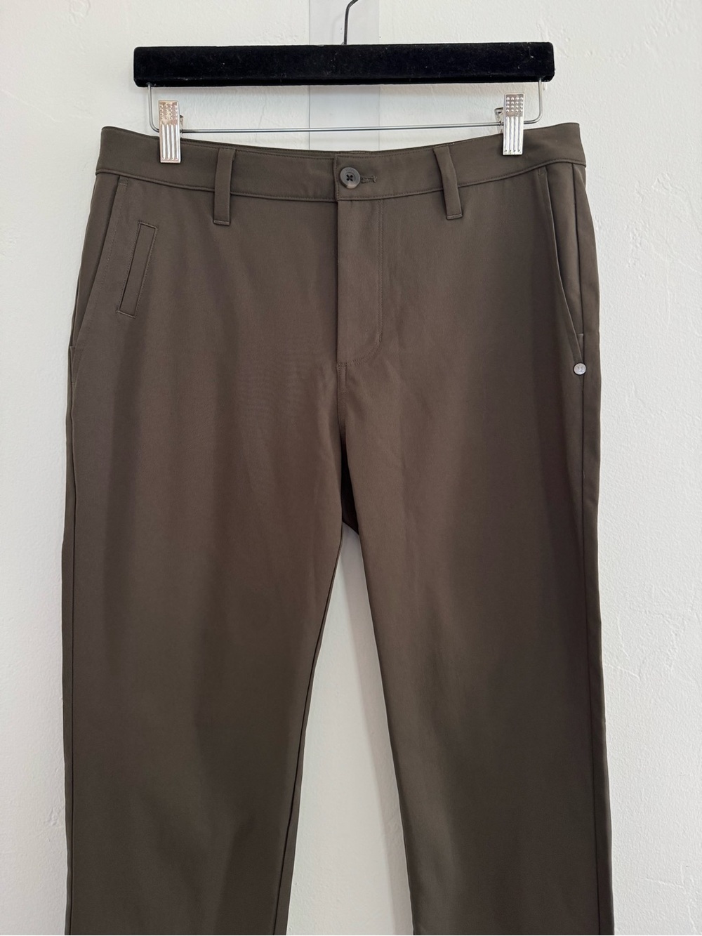 Vuori Meta Pant Athletic Slim Fit 32” Dark Oregano Green Stretch Performance - Picture 6 of 11